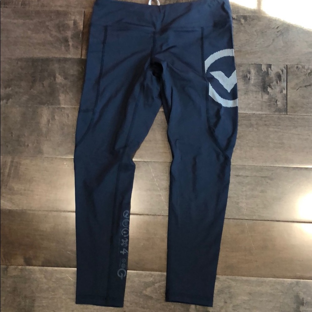 Virus crop leggings